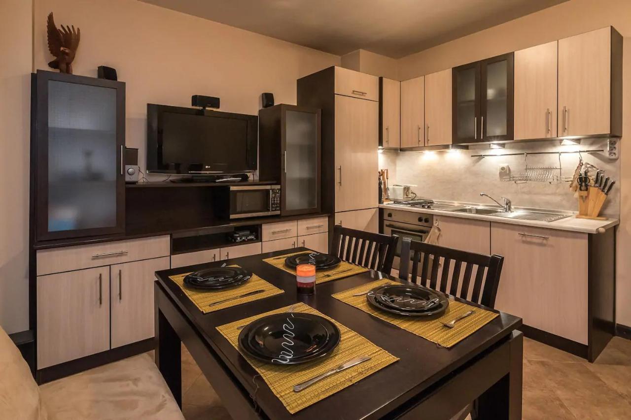 בנסקו Charming, Fully-Furnished, 2-Bedroom Apartment מראה חיצוני תמונה
