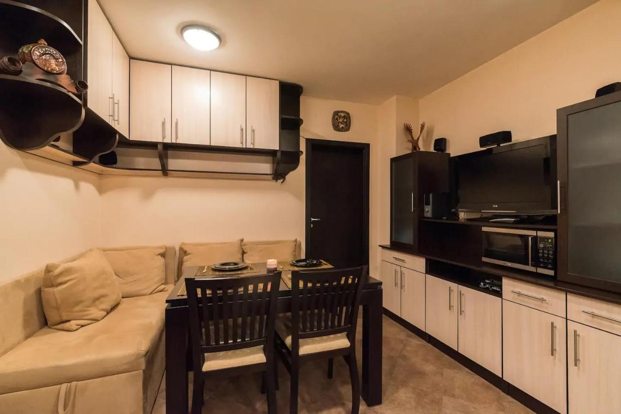 בנסקו Charming, Fully-Furnished, 2-Bedroom Apartment מראה חיצוני תמונה