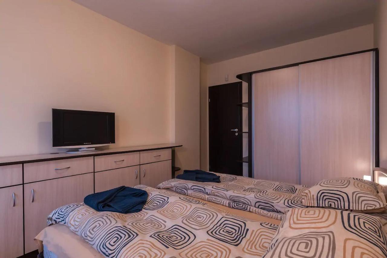 בנסקו Charming, Fully-Furnished, 2-Bedroom Apartment מראה חיצוני תמונה
