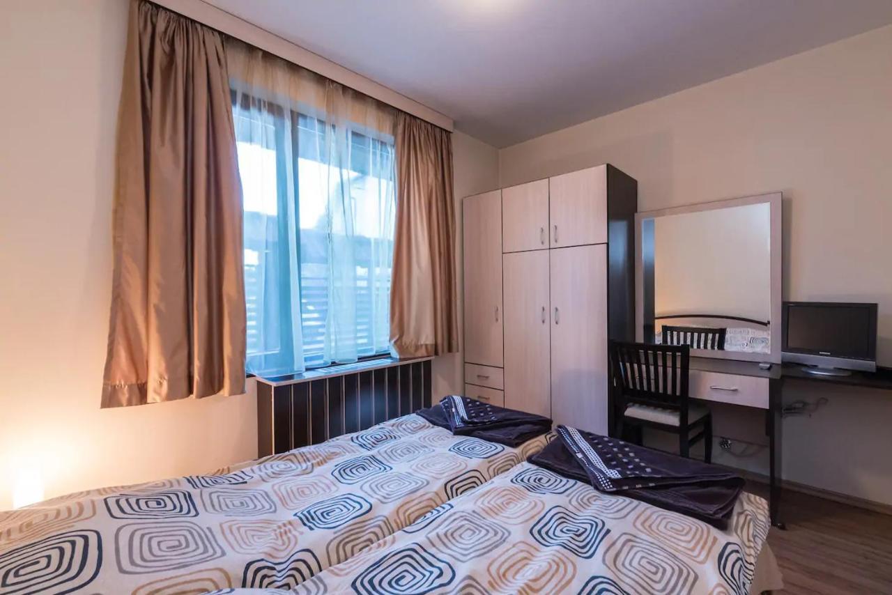 בנסקו Charming, Fully-Furnished, 2-Bedroom Apartment מראה חיצוני תמונה